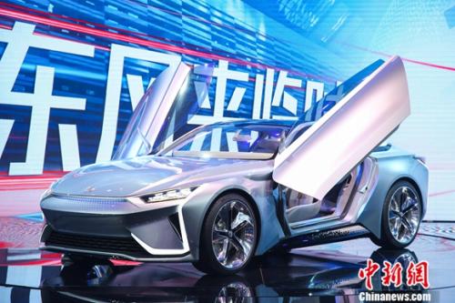 东风eπ新能源高性能轿跑概念车