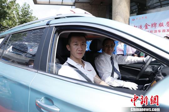 新能源出租车能给乘客全新的乘坐体验。 大众出租供图 新能源出租车能给乘客全新的乘坐体验。 大众出租供图
